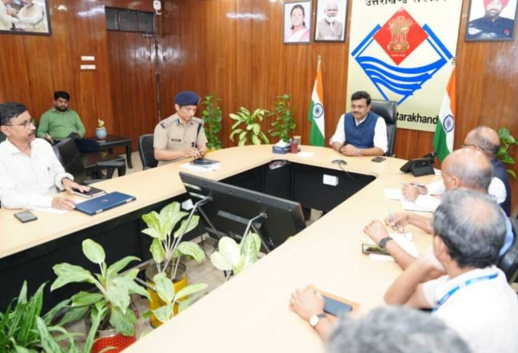 “लैंड स्लाइड न्यूनीकरण पर मुख्य सचिव आनंद बर्द्धन की राष्ट्रीय संस्थानों के साथ बैठक”