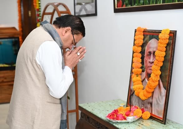मुख्यमंत्री धामी ने सरदार वल्लभभाई पटेल की पुण्यतिथि पर अर्पित की श्रद्धांजलि..