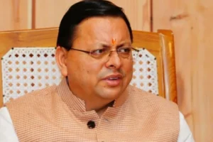 CM धामी ने अधिकारियों को चेताया, बोले- अधिकारी फाइलों में नहीं, मैदान में दिखाई दें