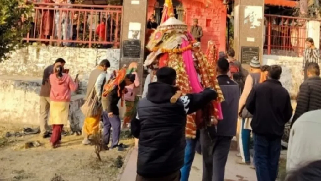 धूमधाम से कुरुड़ मंदिर पहुंचीं मां राजराजेश्वरी नंदा देवी, गूंजे जयकारे..