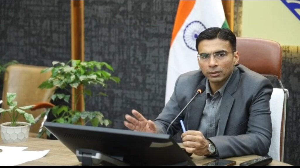 मानसिक स्वास्थ्य केंद्र के माध्यम से नशे के गर्त में डूबे व्यक्तियों को उपचार देकर पुनः समाज की मुख्यधारा से जोड़ा जा रहा है.