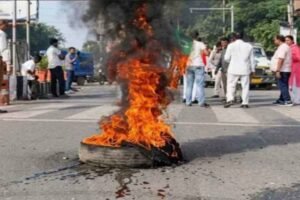 Jharkhand Bandh: छात्रों पर लाठीचार्ज के विरोध में झारखंड बंद, सड़क पर उतरे बंद समर्थक