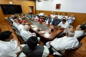 ज्ञानेश कुमार के खिलाफ महाभियोग प्रस्ताव की तैयारी, खरगे के आवास पर जुटेगा इंडिया गठबंधन